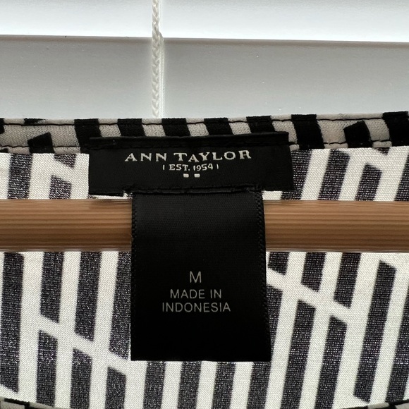 ANN TAYLOR Professional Work Tunic with Dark Navy and White Print Medium - Picture 3 of 3